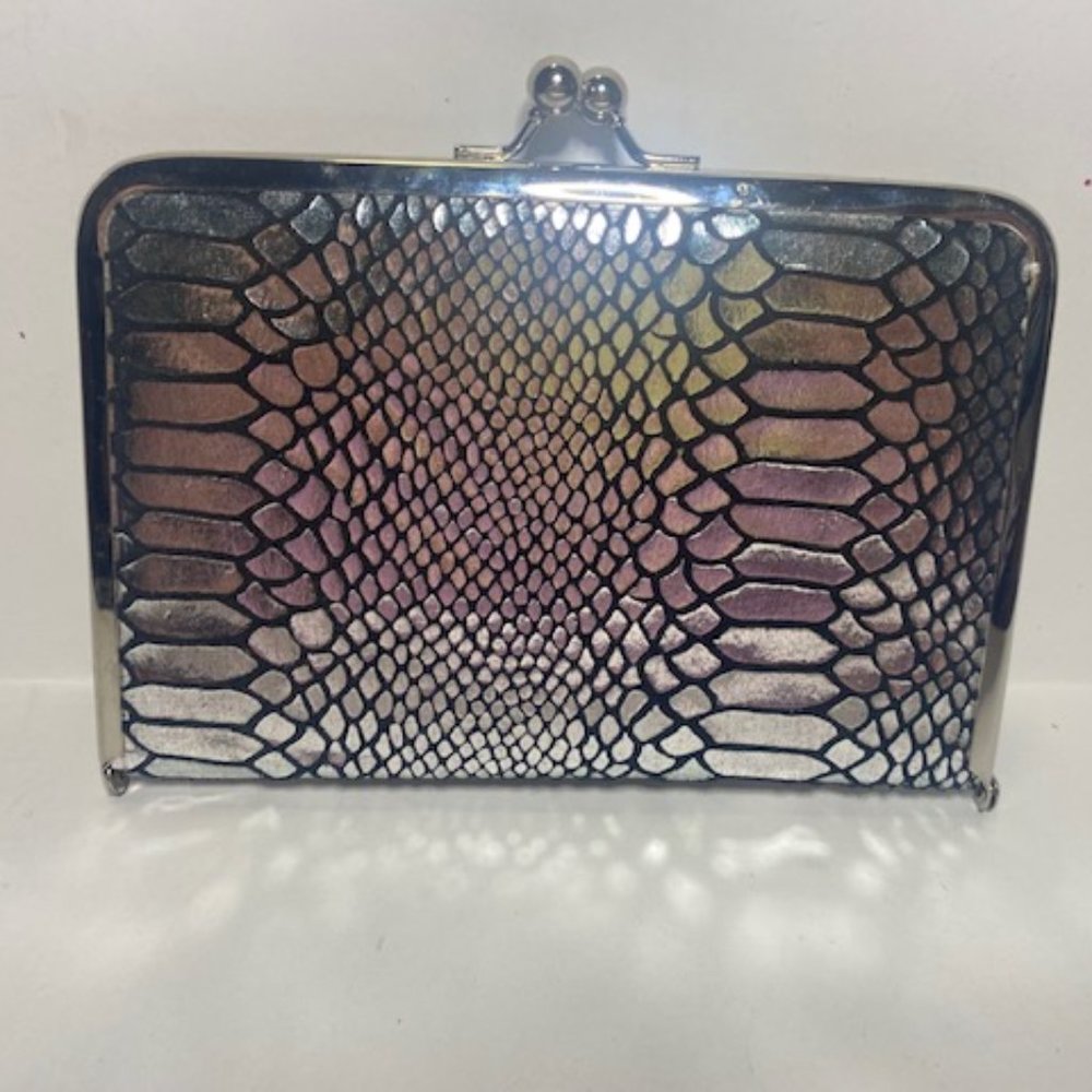 Silver "Scale" Kiss-Lock Wallet/Clutch